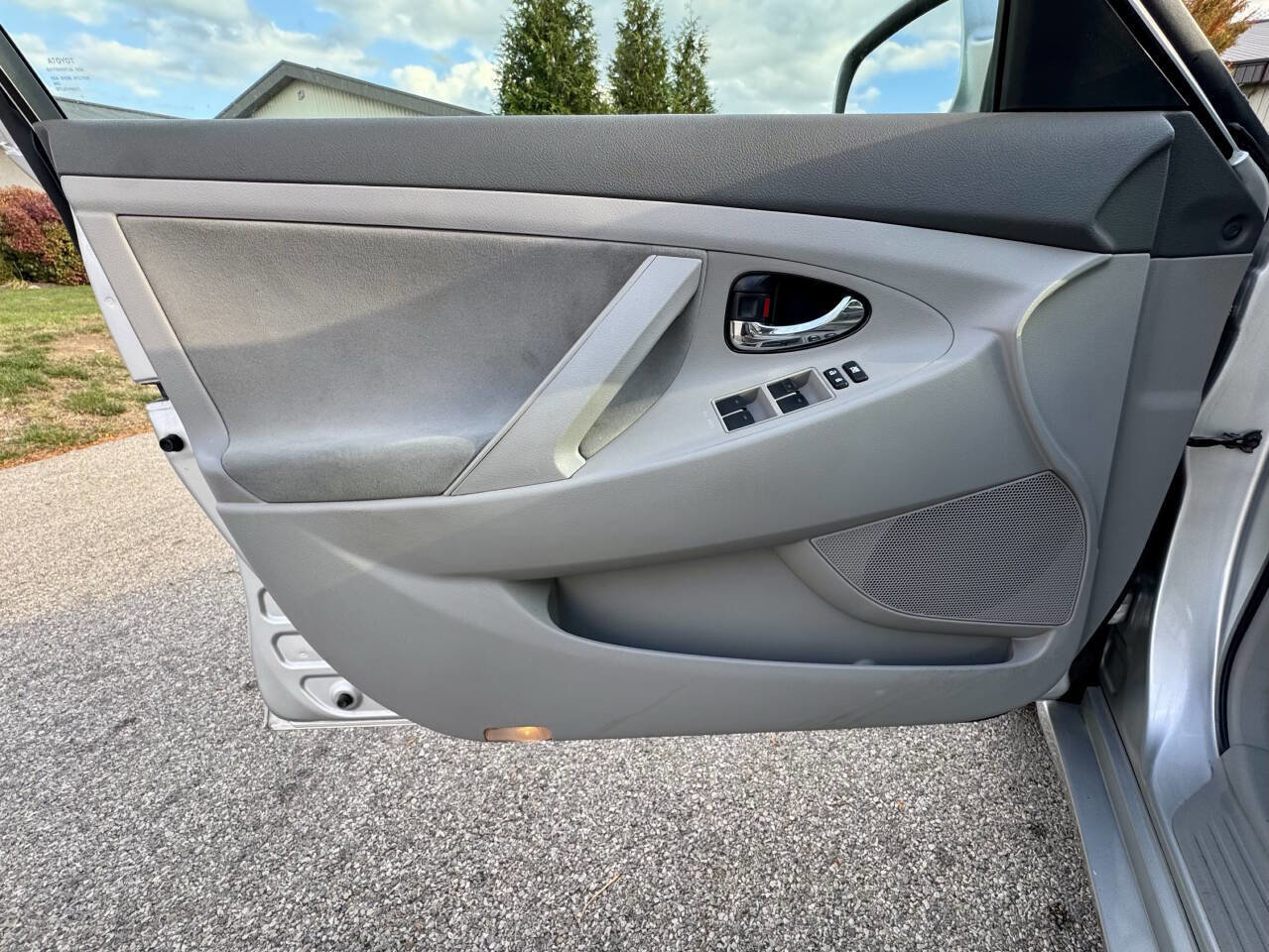 Used 2010 Toyota Camry LE image 20