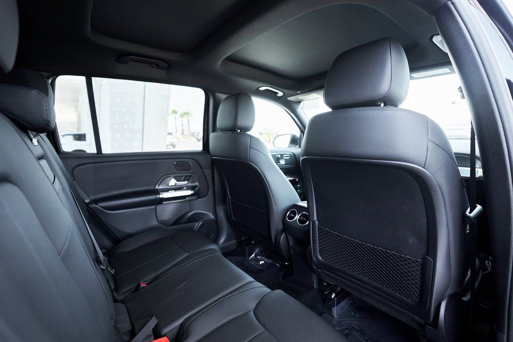 Used 2025 Mercedes-Benz GLB 250 4MATIC w/ Exclusive Package image 25