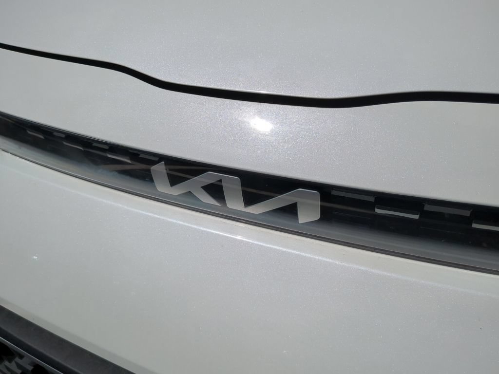 Certified 2025 Kia Soul LX w/ LX Technology Package FWD image 18