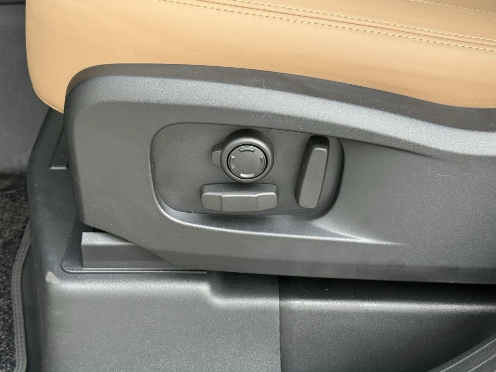 New 2026 Land Rover Defender 110 S image 13