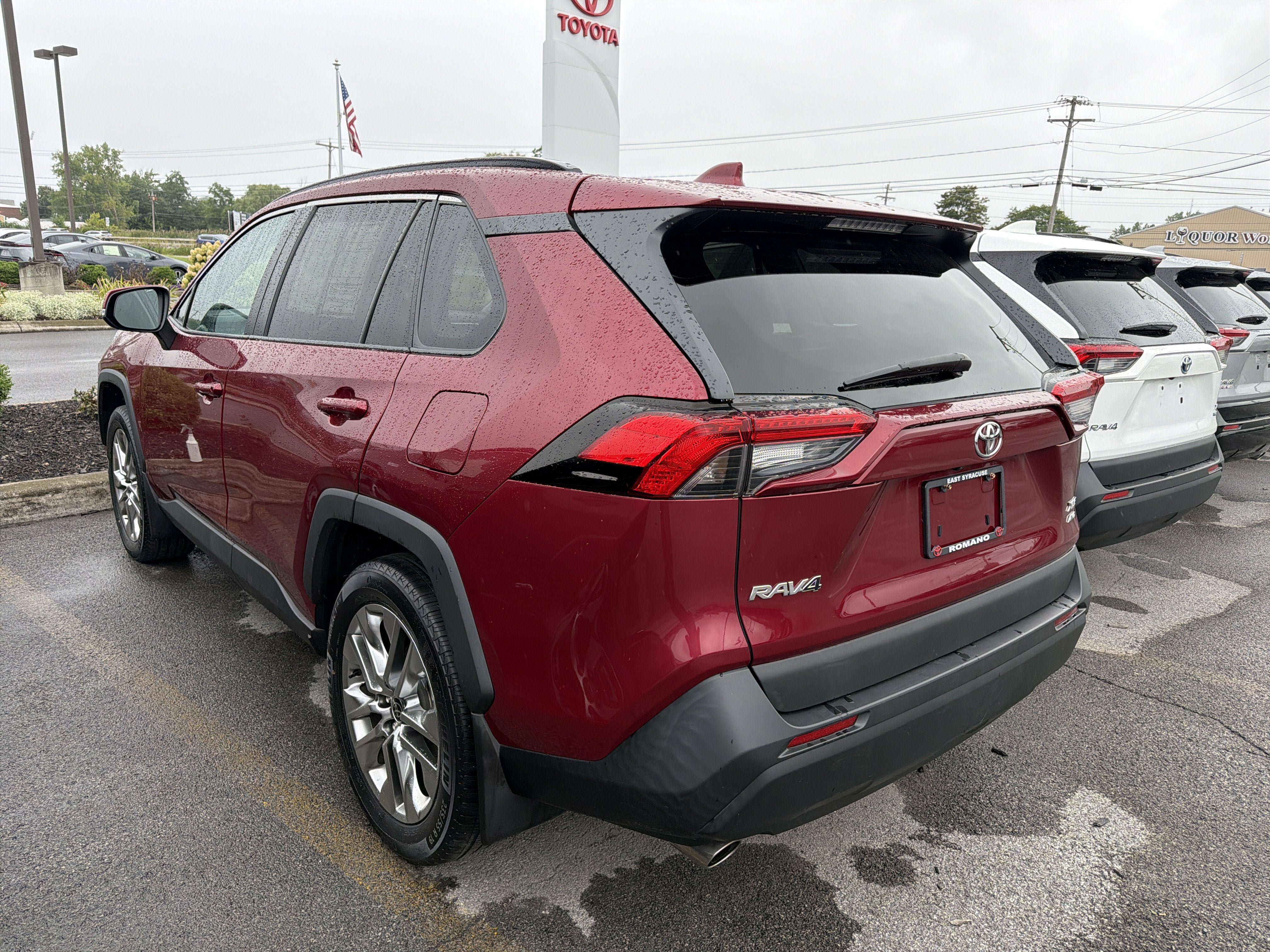 Used 2021 Toyota RAV4 XLE Premium AWD/4WD image 5