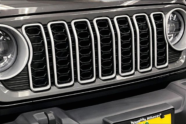 Used 2026 Jeep Wrangler Unlimited Sahara AWD/4WD image 34