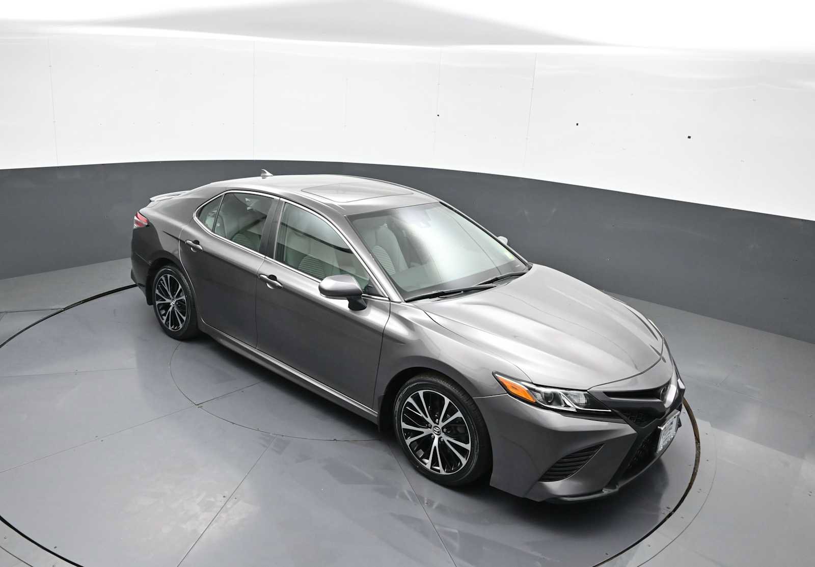 Used 2020 Toyota Camry SE w/ Convenience Package FWD image 39
