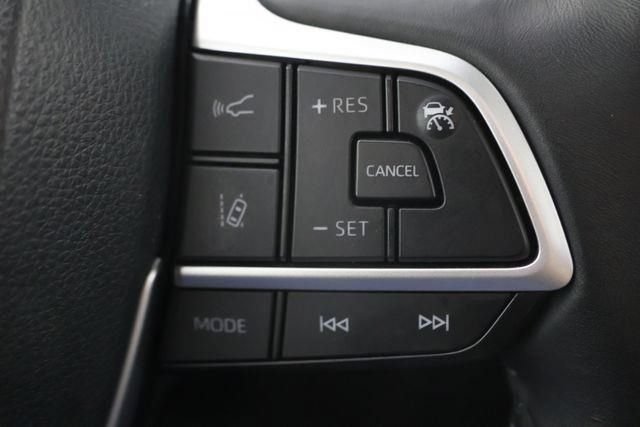 Used 2024 Toyota Highlander XLE AWD/4WD image 13