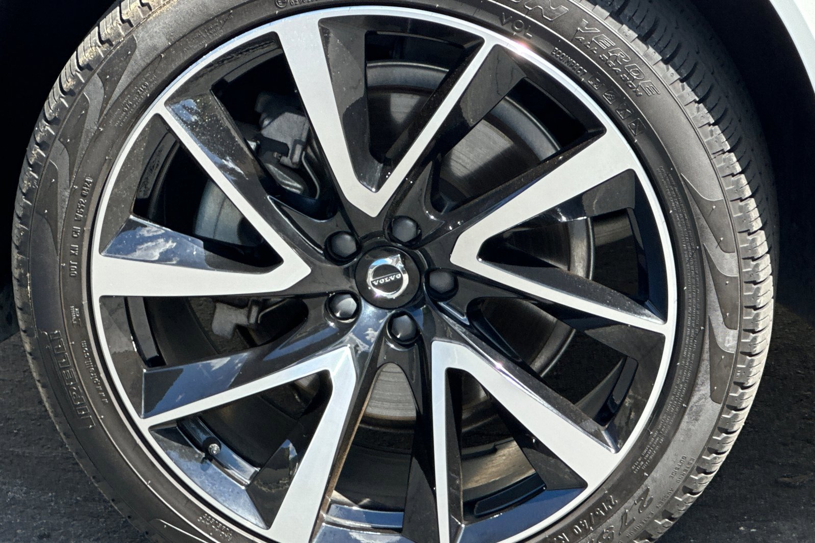 Certified 2024 Volvo XC90 B6 Ultimate w/ Protection Package Premier image 35