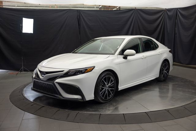 Used 2024 Toyota Camry SE w/ Cold Weather Package image 5