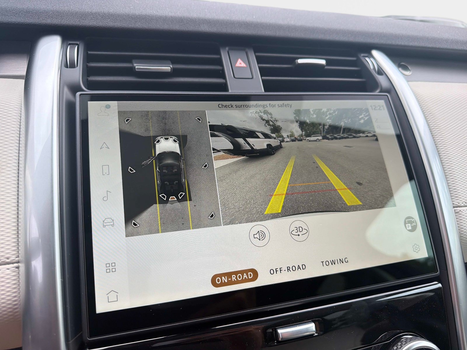 New 2026 Land Rover Discovery Dynamic SE AWD/4WD image 23