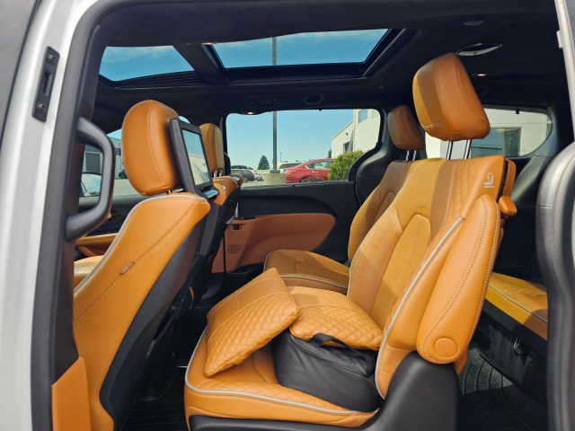 Certified 2023 Chrysler Pacifica Pinnacle FWD image 18
