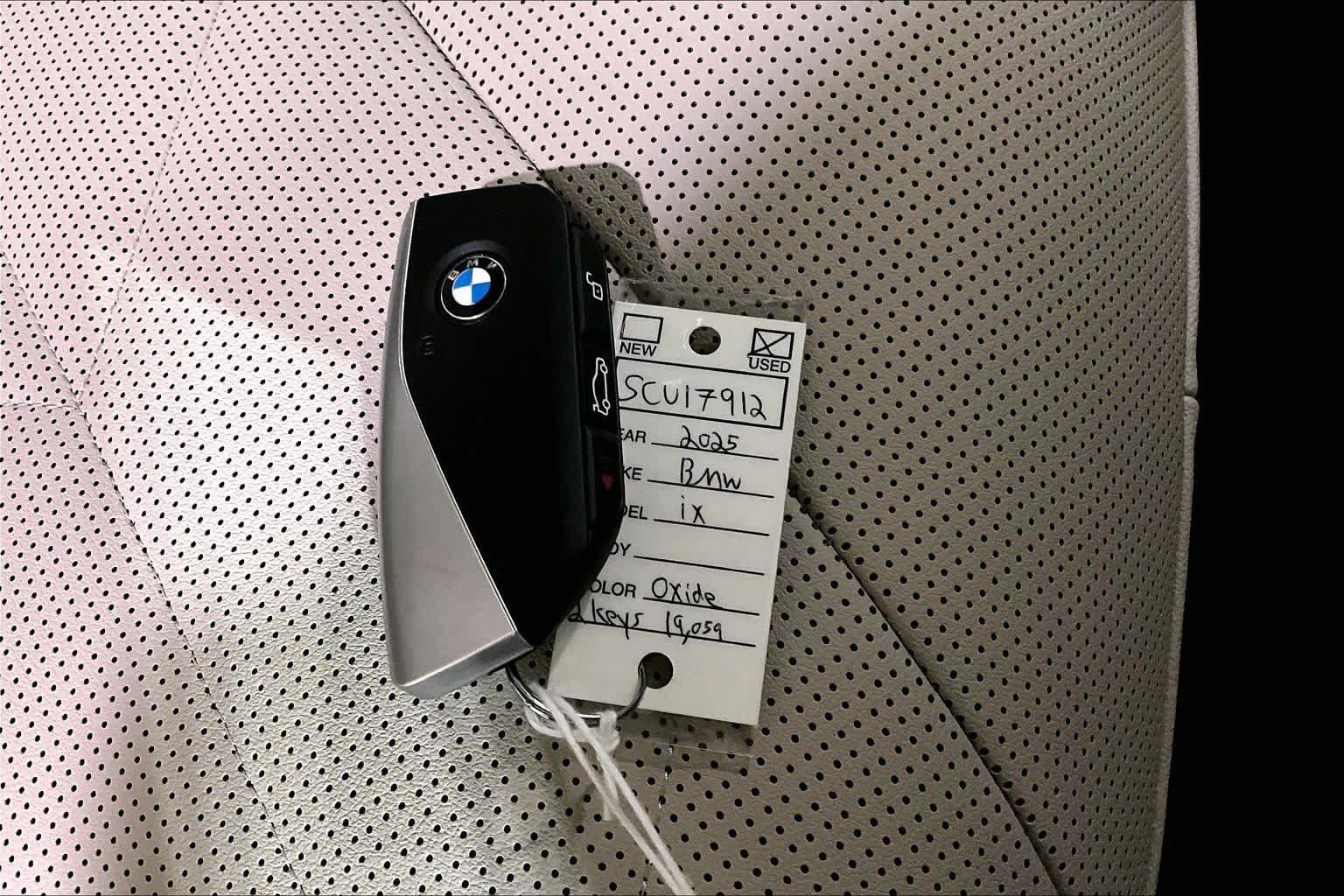Used 2025 BMW iX xDrive50 w/ Premium Package AWD/4WD image 14