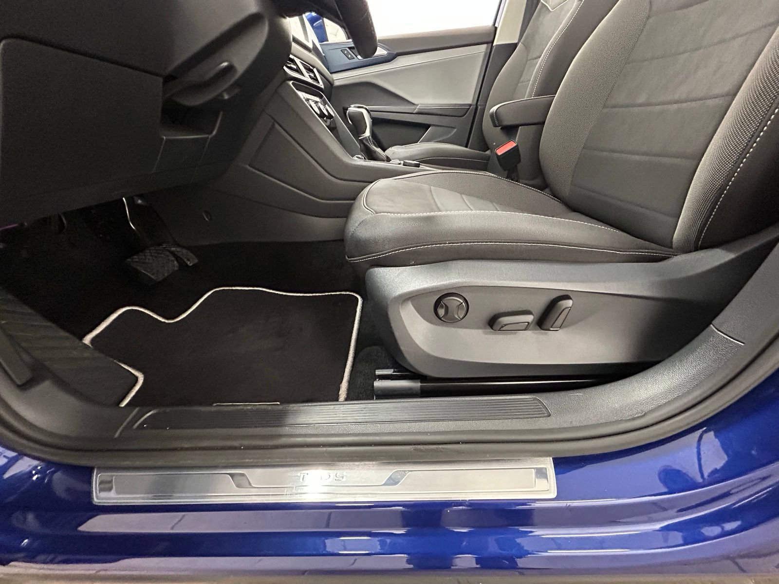 Used 2024 Volkswagen Taos SE w/ Panoramic Sunroof Package image 29