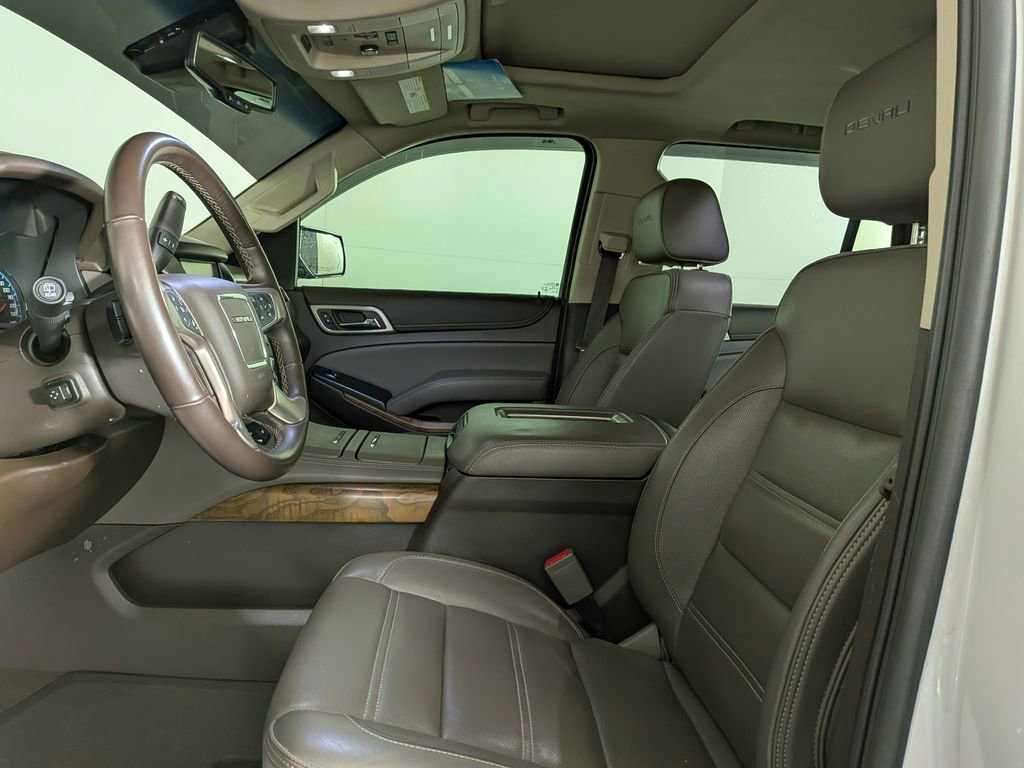 Used 2020 GMC Yukon Denali w/ Denali Premium Package image 17