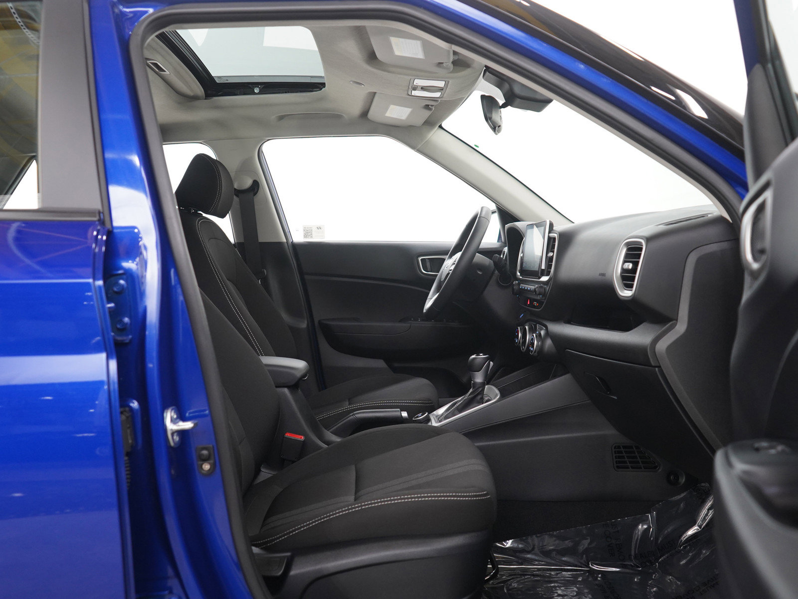 Certified 2025 Hyundai Venue SEL image 10