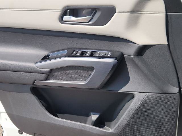 Certified 2024 Nissan Pathfinder SL FWD image 17