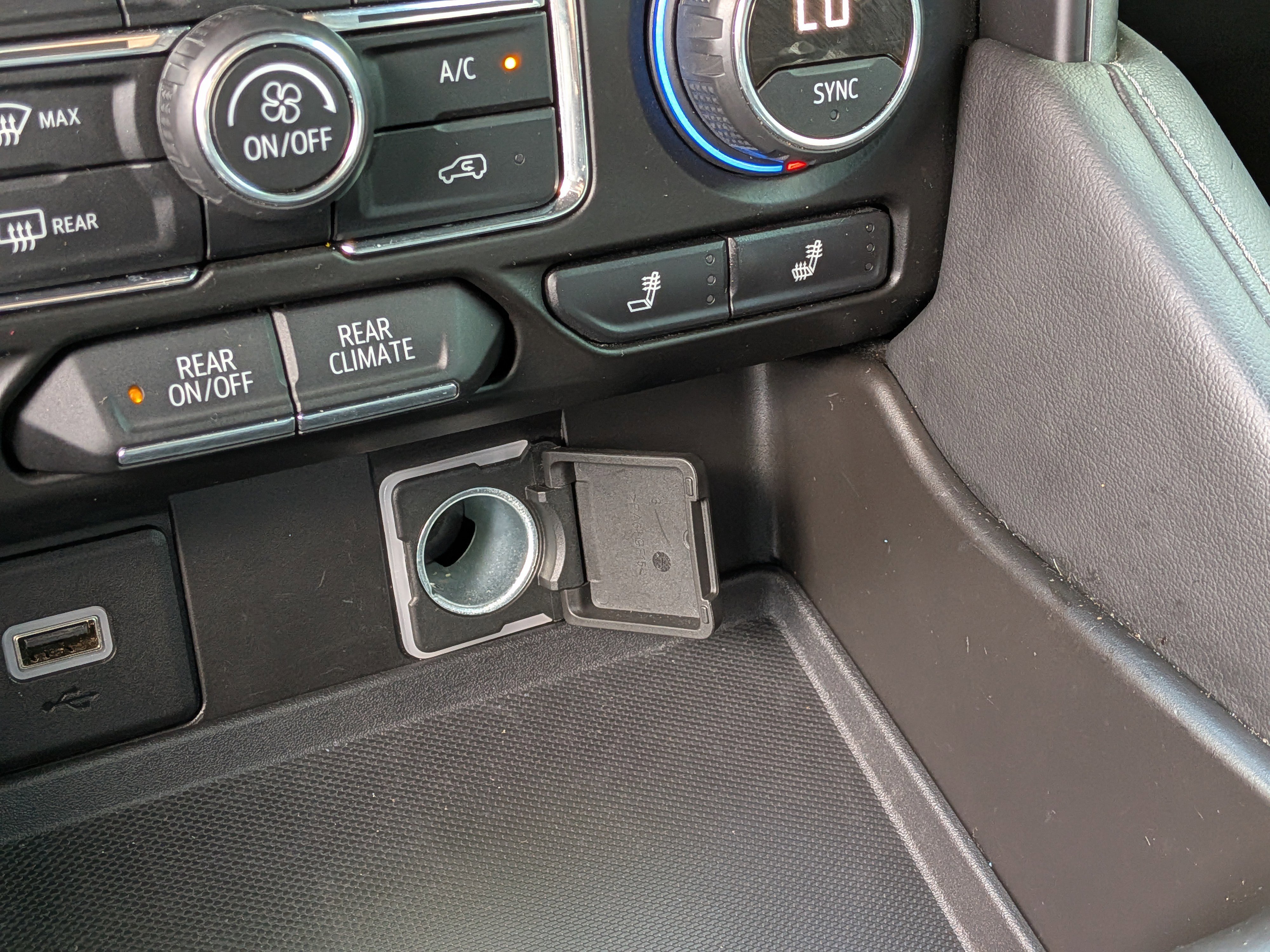 Used 2021 Chevrolet Suburban LT w/ Luxury Package RWD image 31