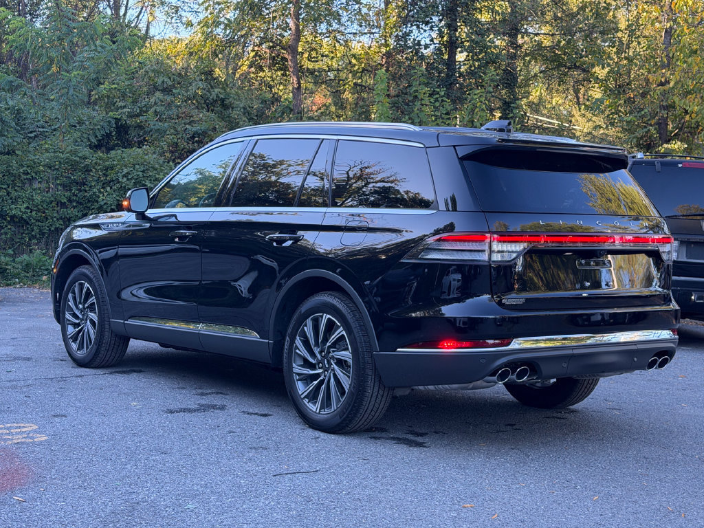 New 2026 Lincoln Aviator AWD image 4