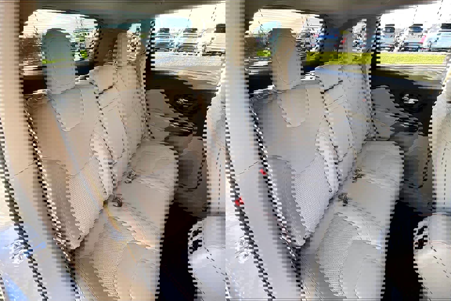 Used 2019 Jeep Cherokee Latitude w/ Popular Appearance Group image 18