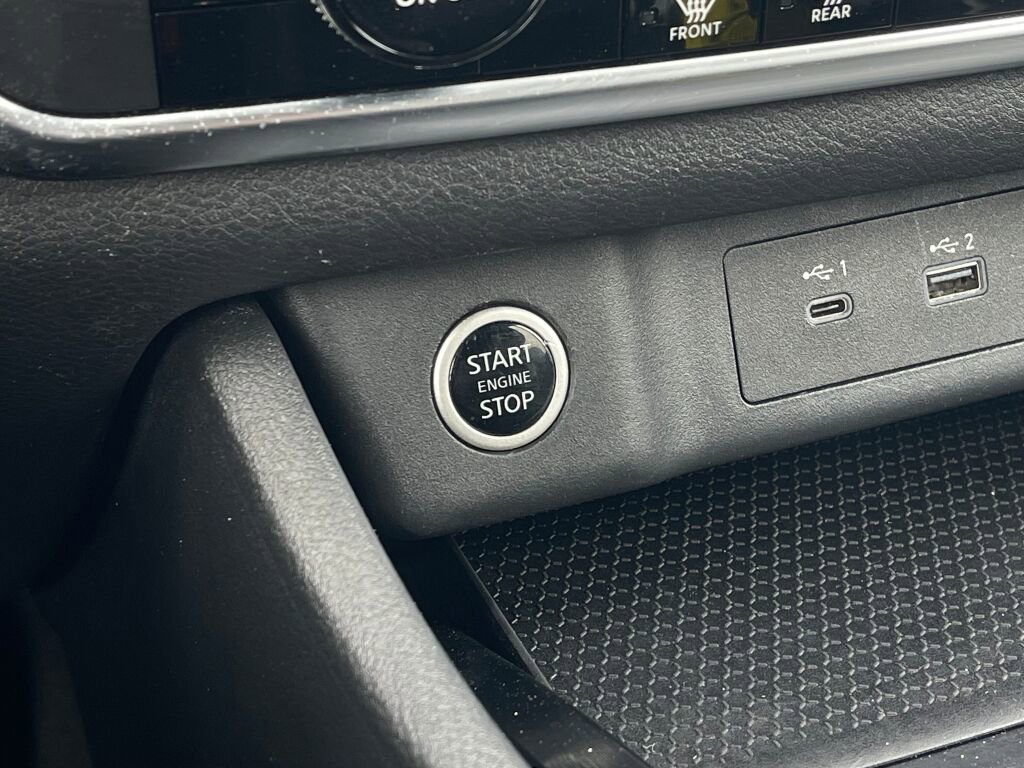 Used 2023 Nissan Rogue SV image 15