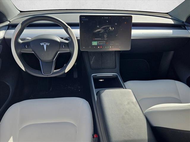 Used 2024 Tesla Model Y 2WD image 18