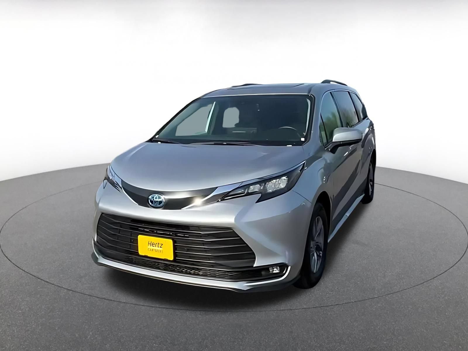 Used 2025 Toyota Sienna XLE FWD image 6