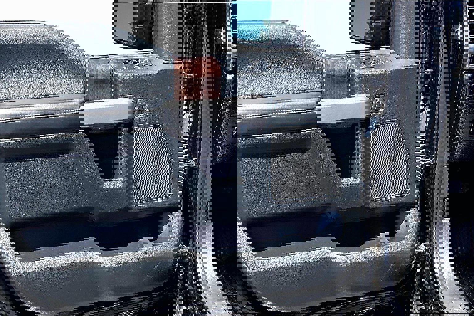 Used 2017 Ford F150 Platinum w/ Equipment Group 701A Luxury AWD/4WD image 16