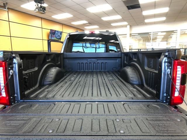 New 2026 Ford F250 Lariat w/ Black Appearance Package image 22