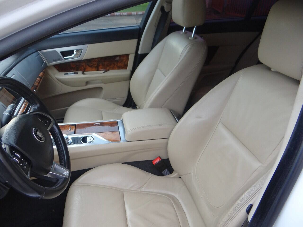 Used 2015 Jaguar XF Premium image 17