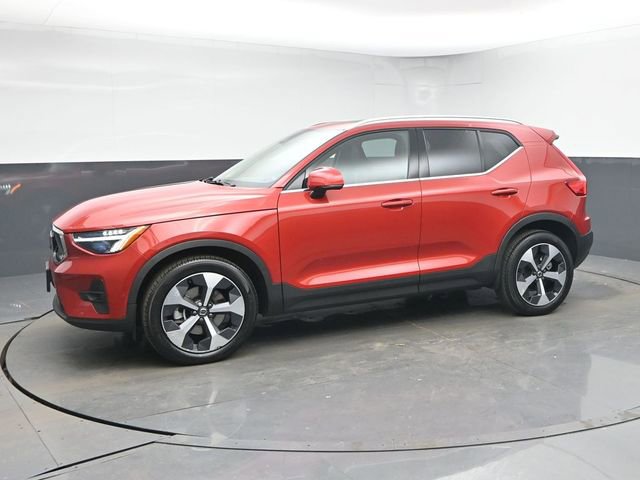 Used 2023 Volvo XC40 B4 Plus w/ Driver Assist Package image 4