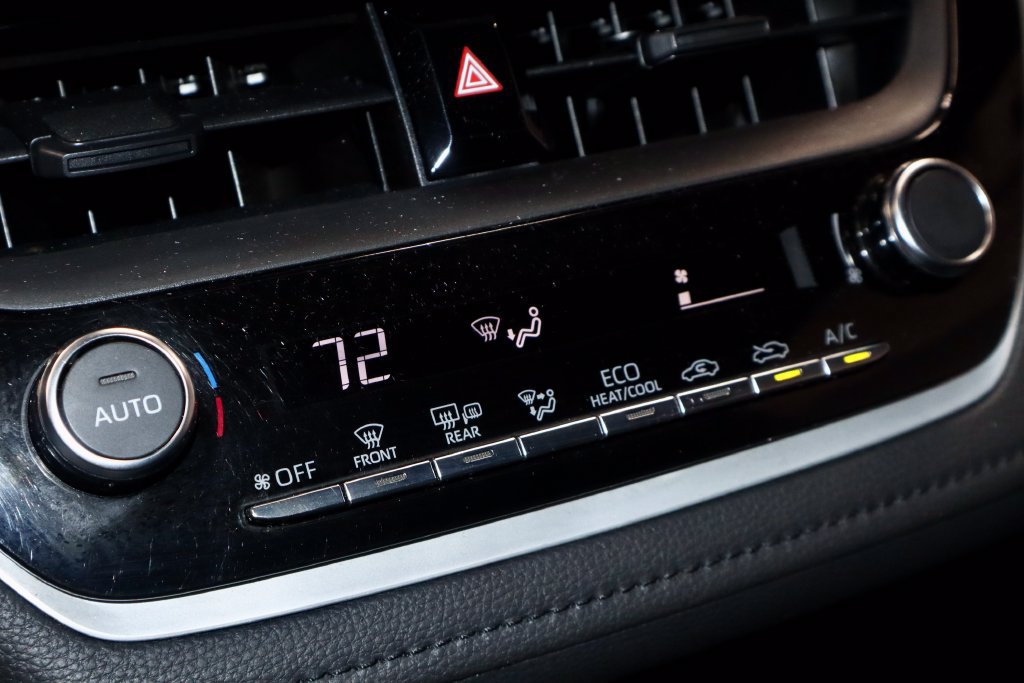 Used 2024 Toyota Corolla SE w/ Convenience Package FWD image 30