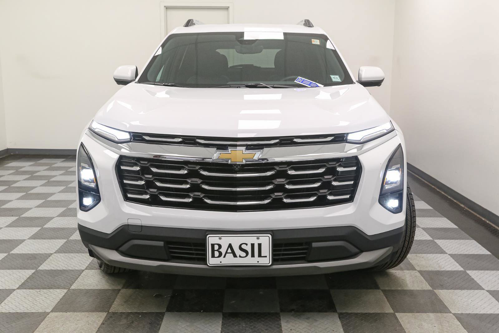 Used 2025 Chevrolet Equinox LT w/ Convenience Package II image 3