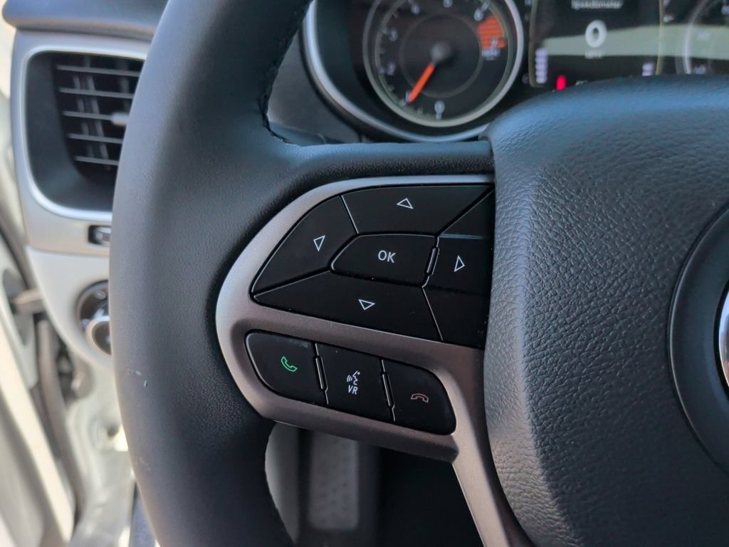 Used 2020 Jeep Cherokee Latitude Plus FWD image 17
