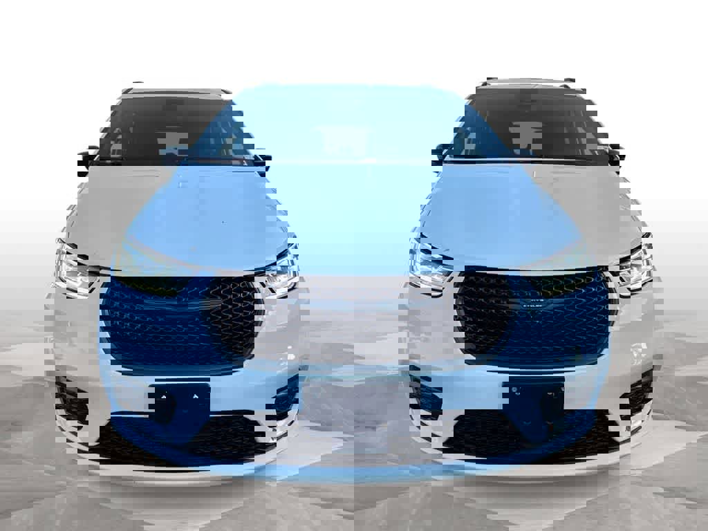 Used 2024 Chrysler Pacifica Premium image 3