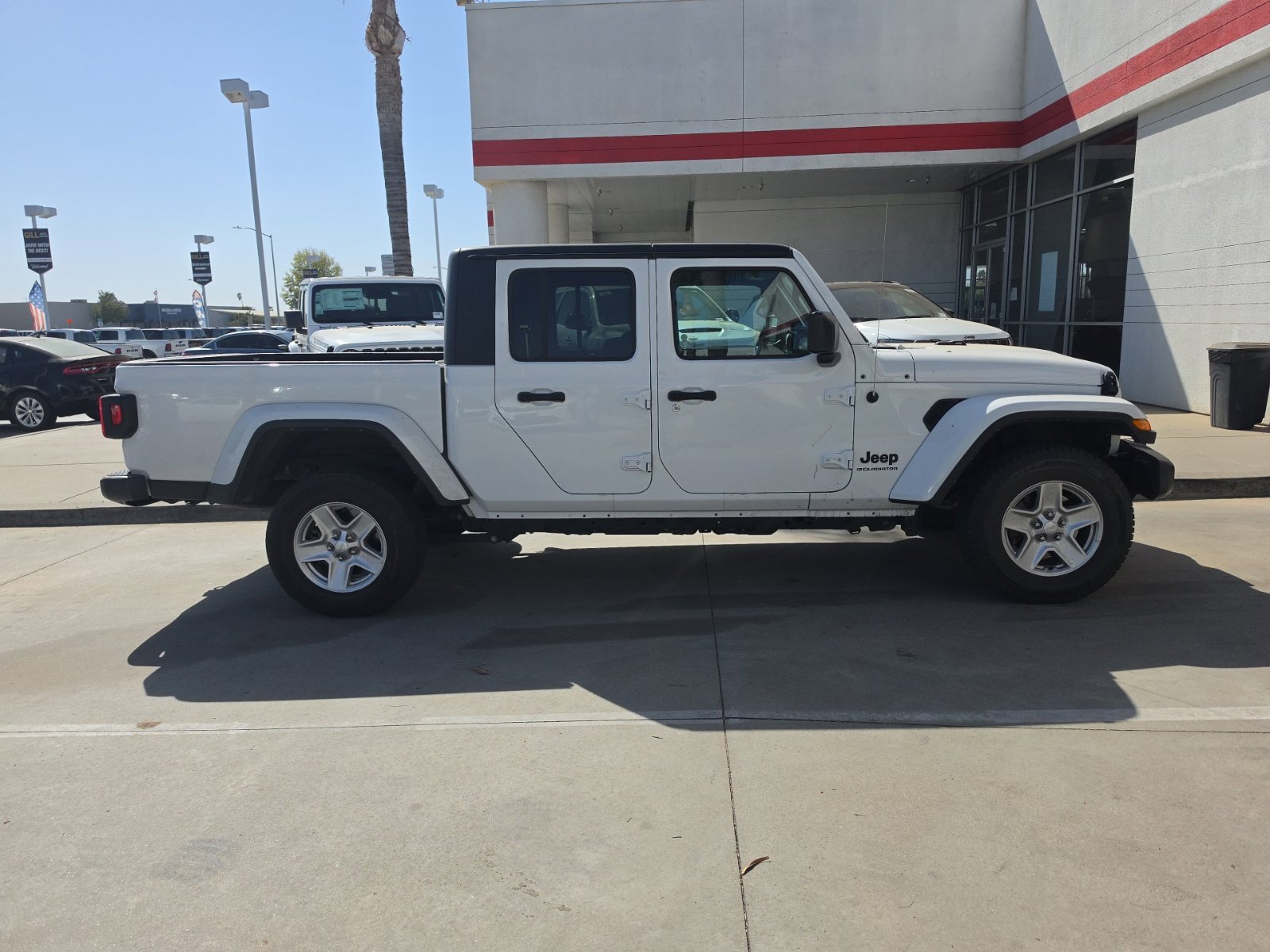 Used 2023 Jeep Gladiator Sport AWD/4WD image 3
