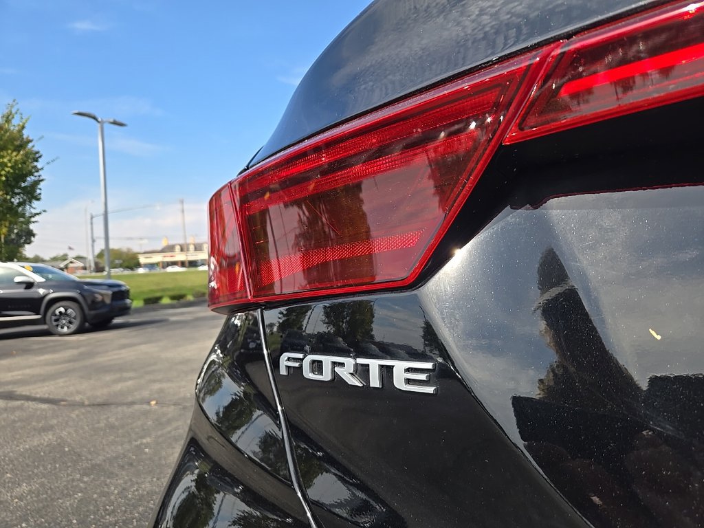Used 2024 Kia Forte LXS w/ LXS Technology Package FWD image 11