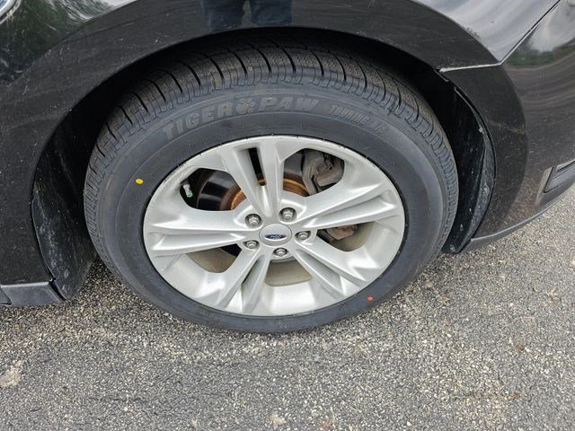 Used 2015 Ford Taurus SEL w/ Equipment Group 201A FWD image 9