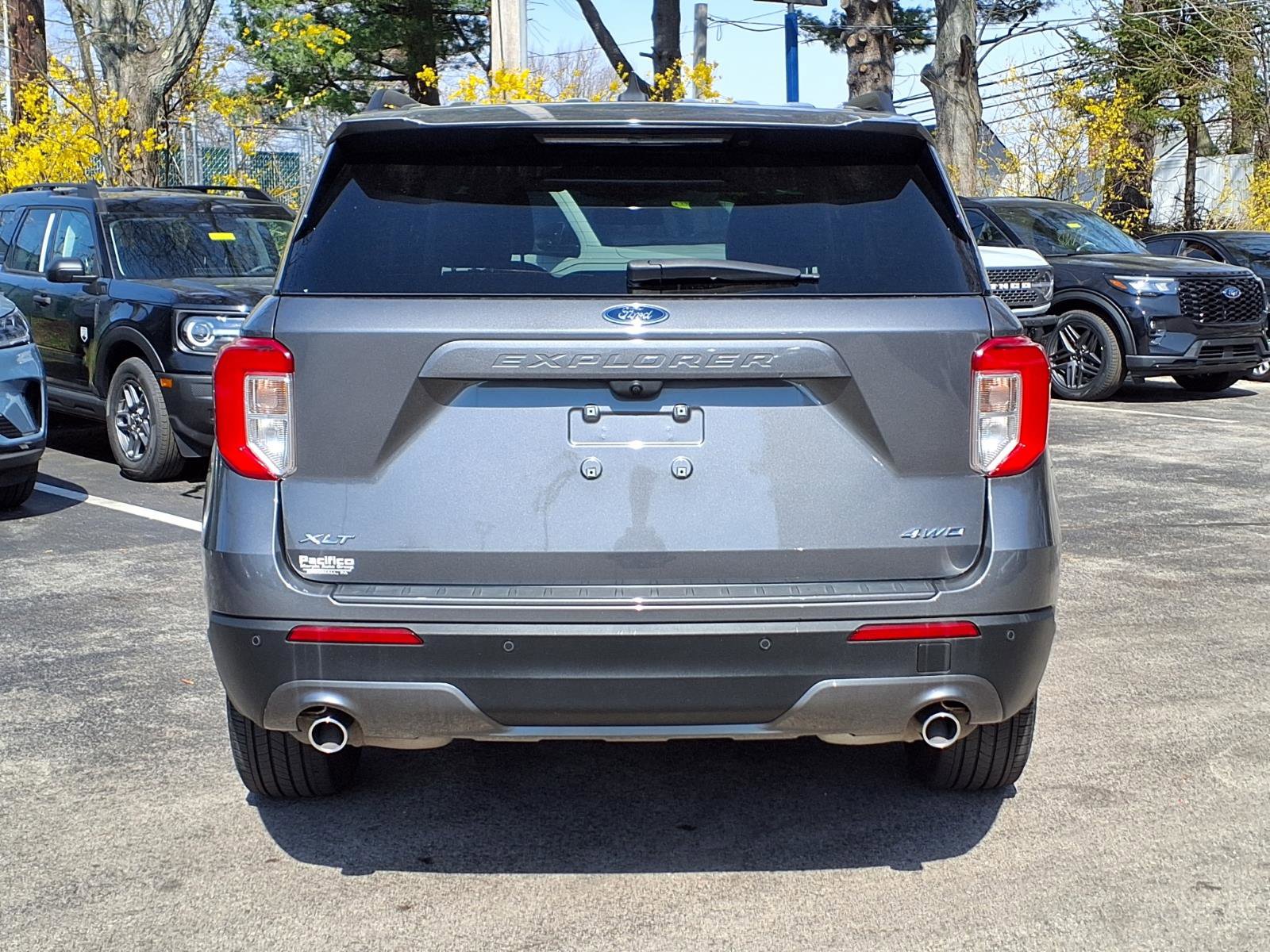 Certified 2023 Ford Explorer XLT w/ Equipment Group 202A image 5