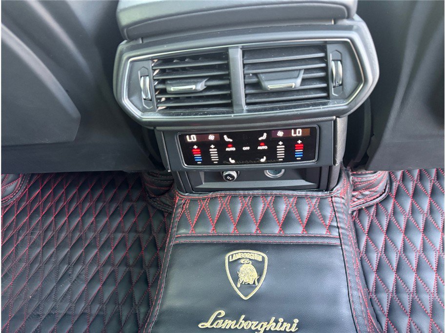 Used 2019 Lamborghini Urus AWD/4WD image 34