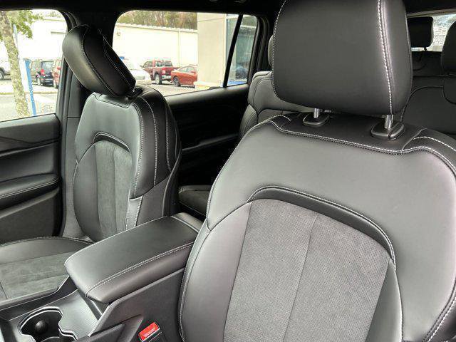 New 2025 Jeep Grand Cherokee L Laredo image 16