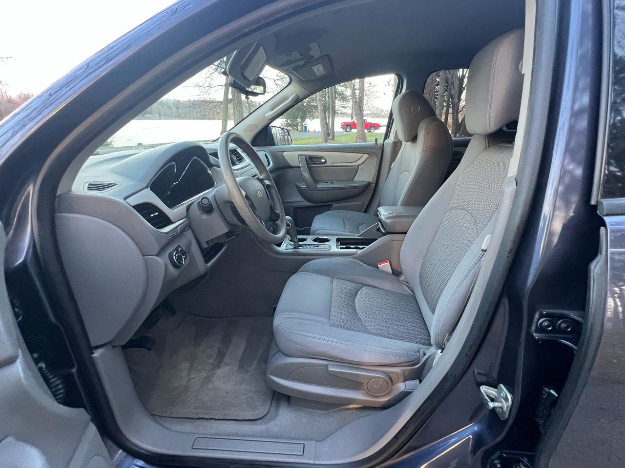 Used 2013 Chevrolet Traverse LS image 32