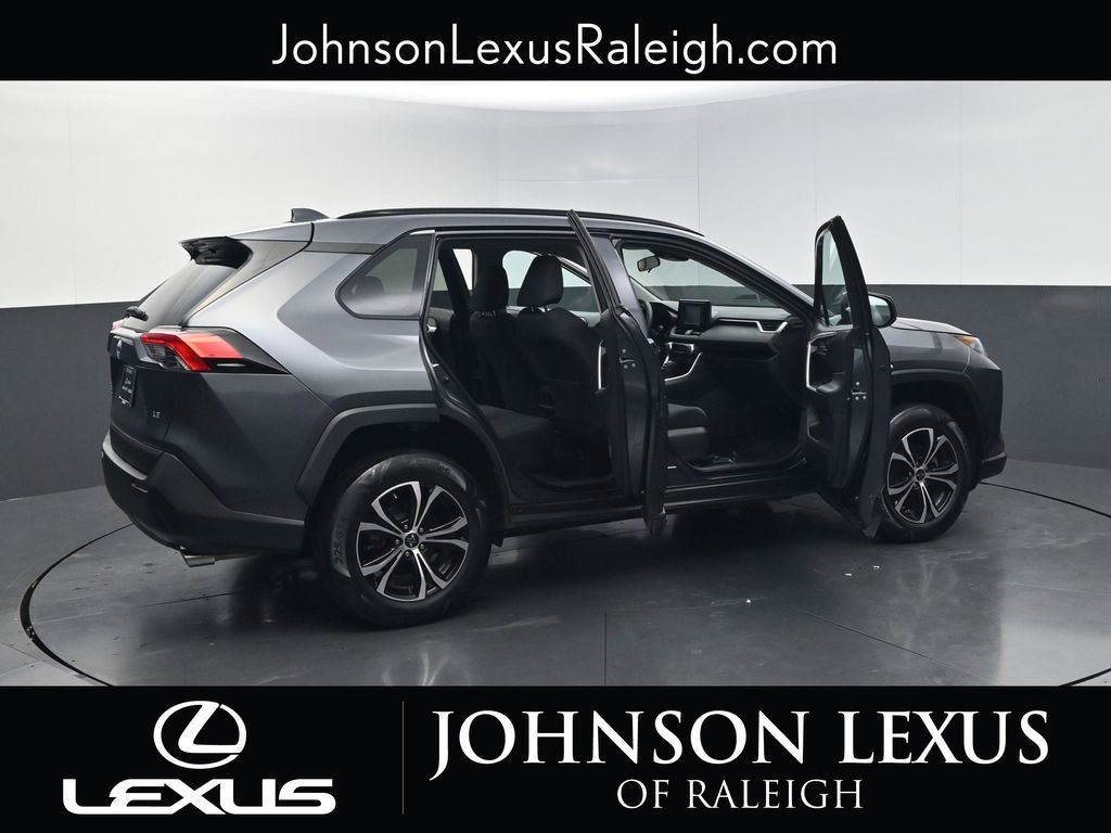 Used 2021 Toyota RAV4 LE FWD image 30