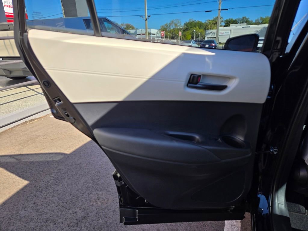 Used 2024 Toyota Corolla Cross L image 32