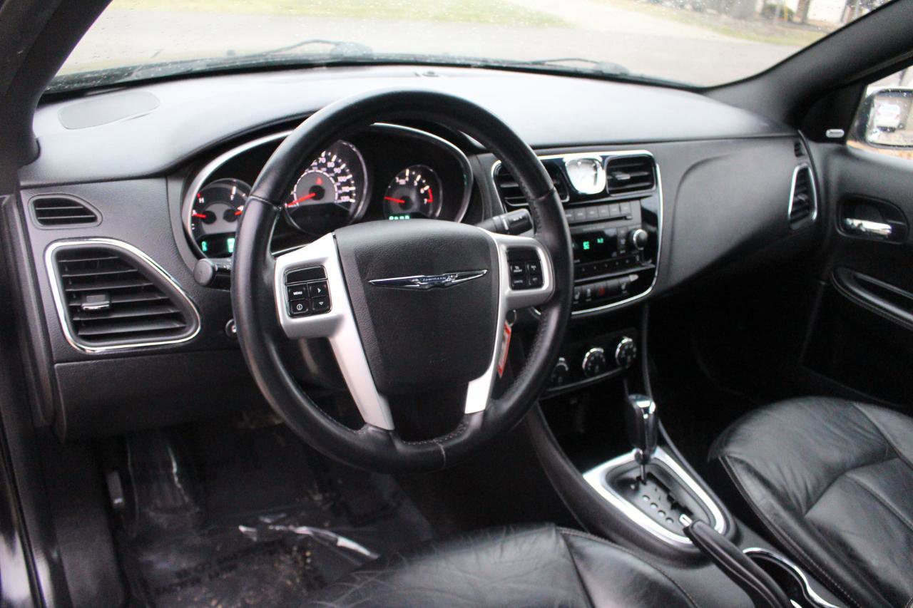 Used 2013 Chrysler 200 Limited FWD image 17