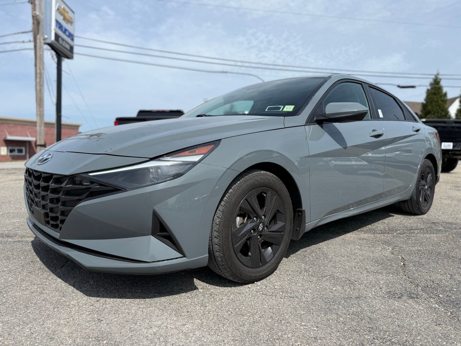 Used 2022 Hyundai Elantra SEL w/ Convenience Package FWD image 2