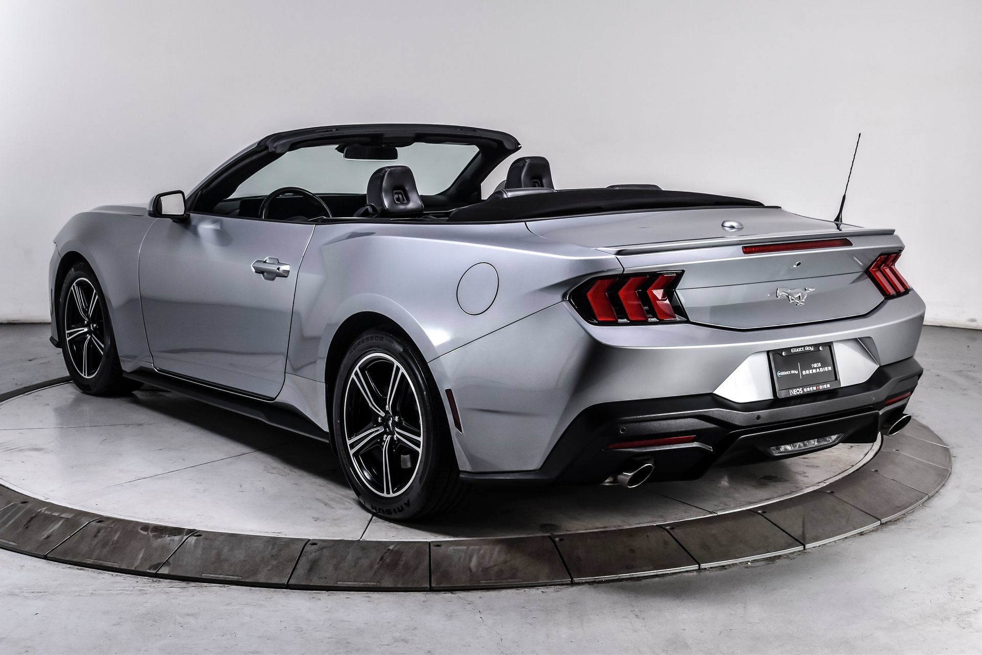 Used 2025 Ford Mustang Premium RWD image 6