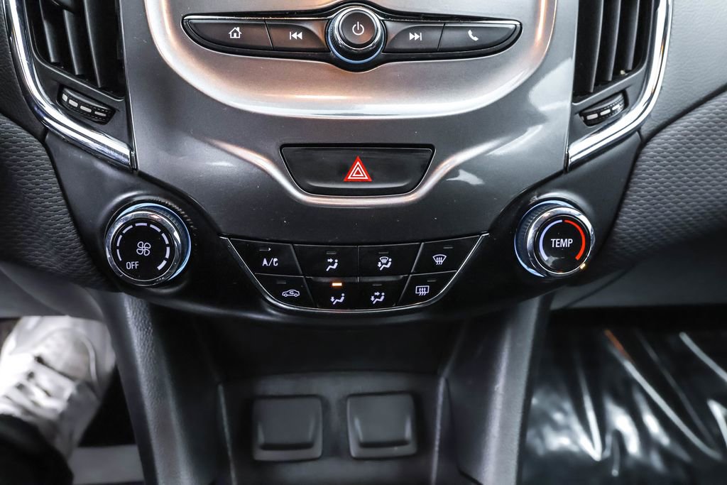 Used 2017 Chevrolet Cruze LT image 8