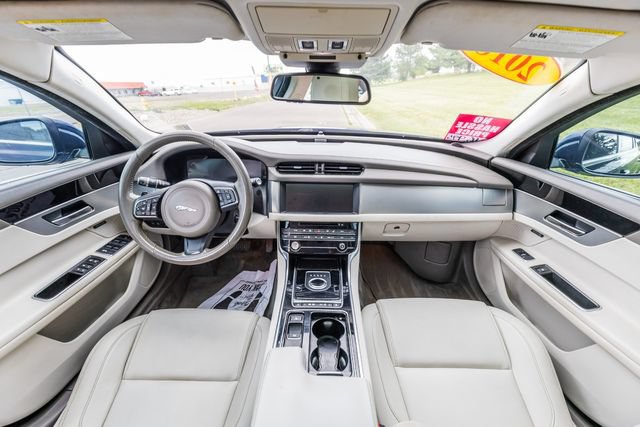 Used 2018 Jaguar XF Premium AWD/4WD image 14