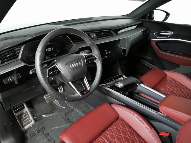 Used 2024 Audi SQ8 e-tron Premium Plus w/ Black Optic Package AWD/4WD image 4