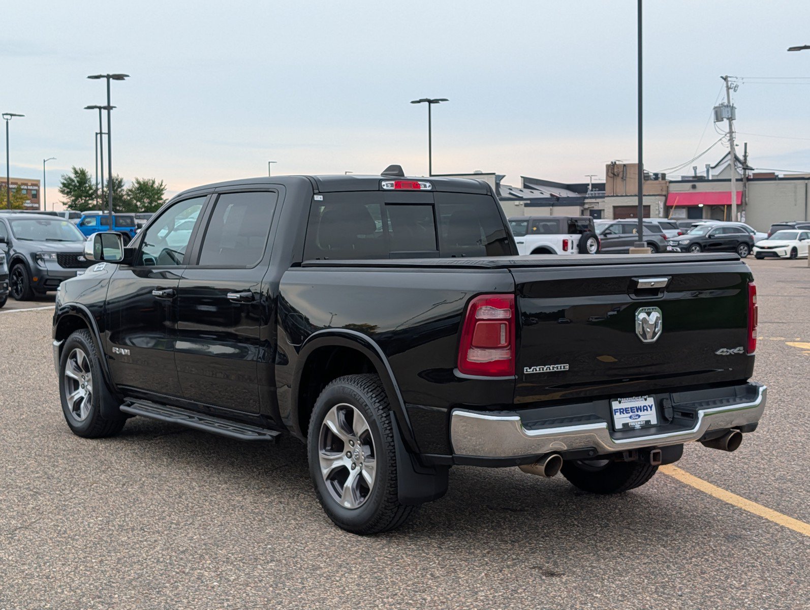 Used 2019 RAM 1500 Laramie AWD/4WD image 3