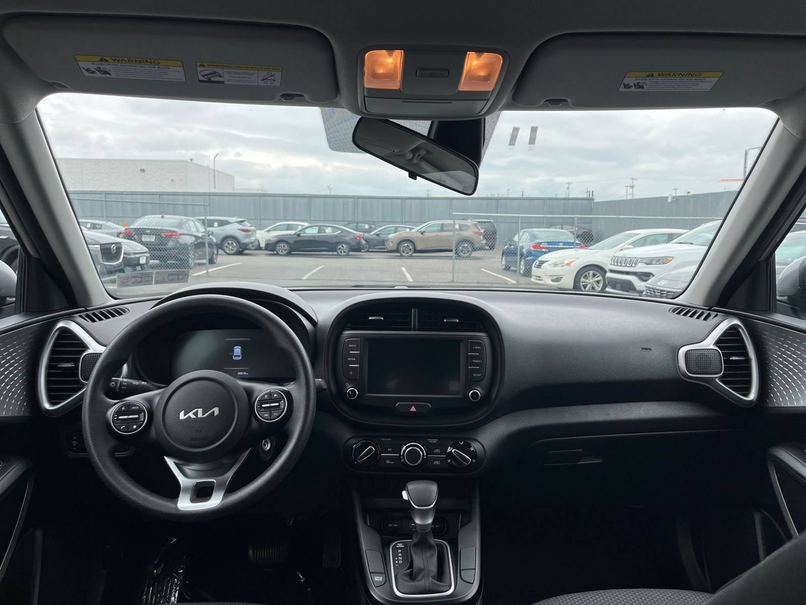 Used 2025 Kia Soul LX w/ LX Technology Package FWD image 30