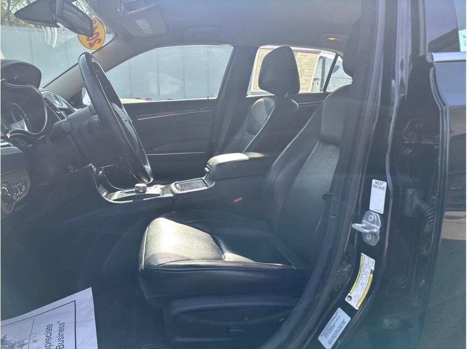 Used 2018 Chrysler 300 Limited image 13