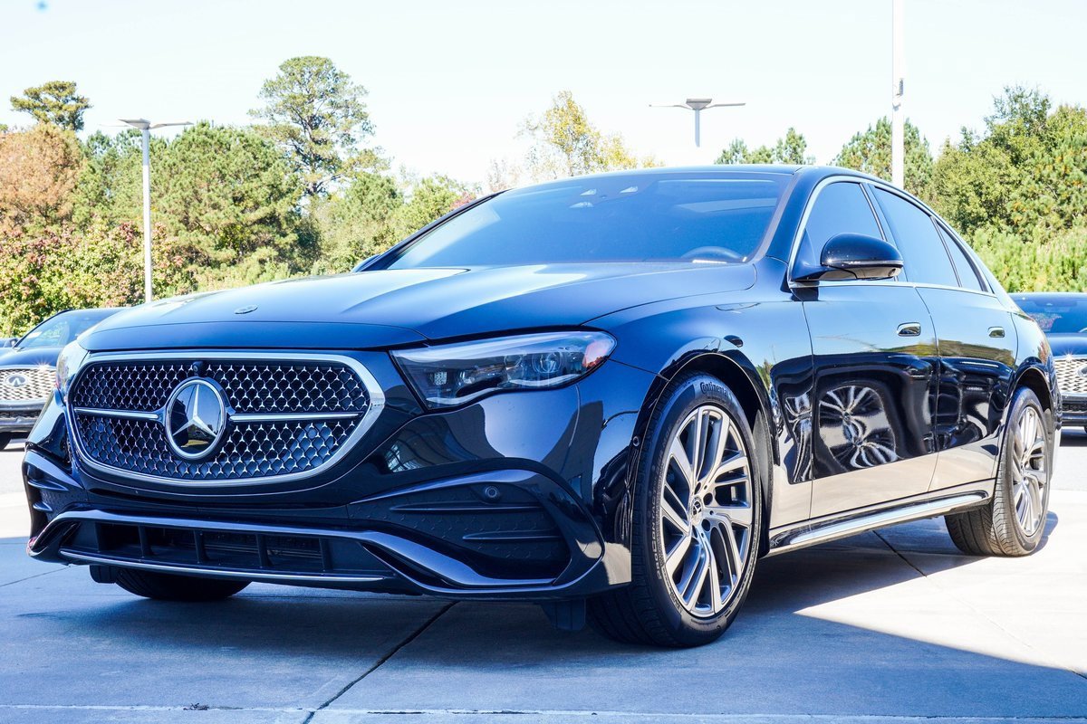 Used 2024 Mercedes-Benz E 350 4MATIC Sedan image 4